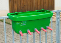 Kälbertränkewanne MultiFeeder zum gleichzeitigen Tränken von 5 Kälbern  Kälbertränkewanne MultiFeeder zum gleichzeitigen Tränken von 5 Kälbern