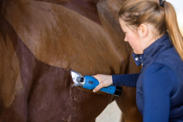 Akkuschermaschine FarmClipper Akku2 für die Pferdeschur