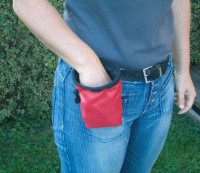 Trainings-Futtertasche ideal für Ausbildung und Training von Tieren Trainings-Futtertasche ideal für Ausbildung und Training von Tieren