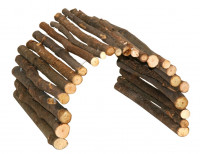 Holzbrücke aus naturbelassenem Rindenholz Holzbrücke aus naturbelassenem Rindenholz